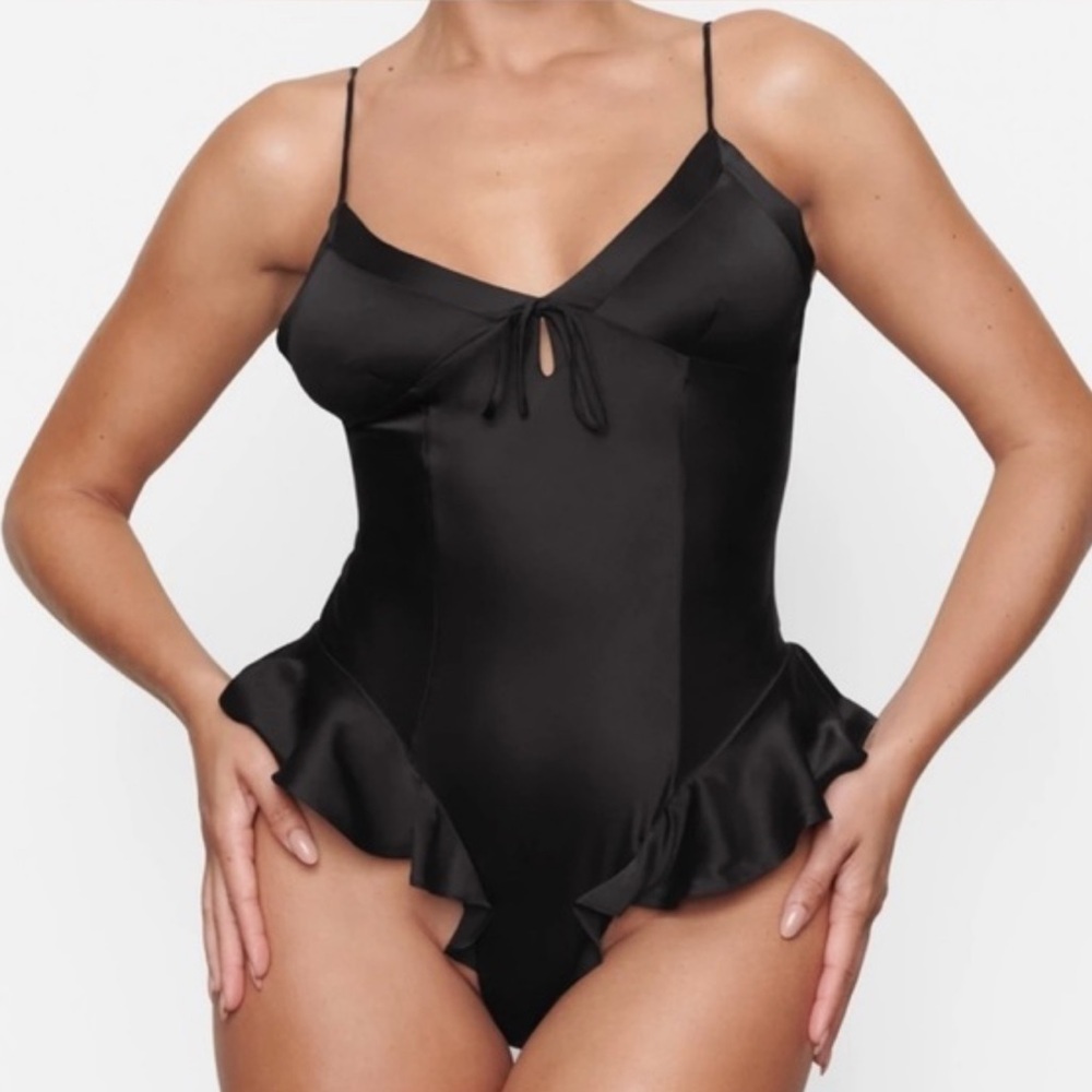 SKIMS BLACK SILK TEDDY RUFFLE PLAYSUIT / BODYSUIT . Size Xs. Very good condition